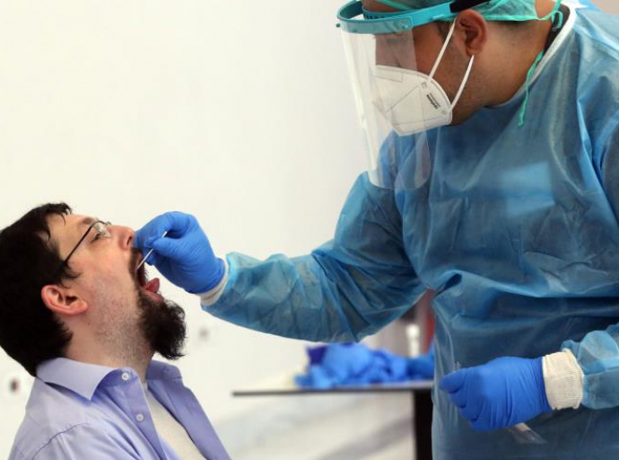 Δύο θάνατοι και 559 κρούσματα COVID-19 ανακοινώθηκαν την Τρίτη